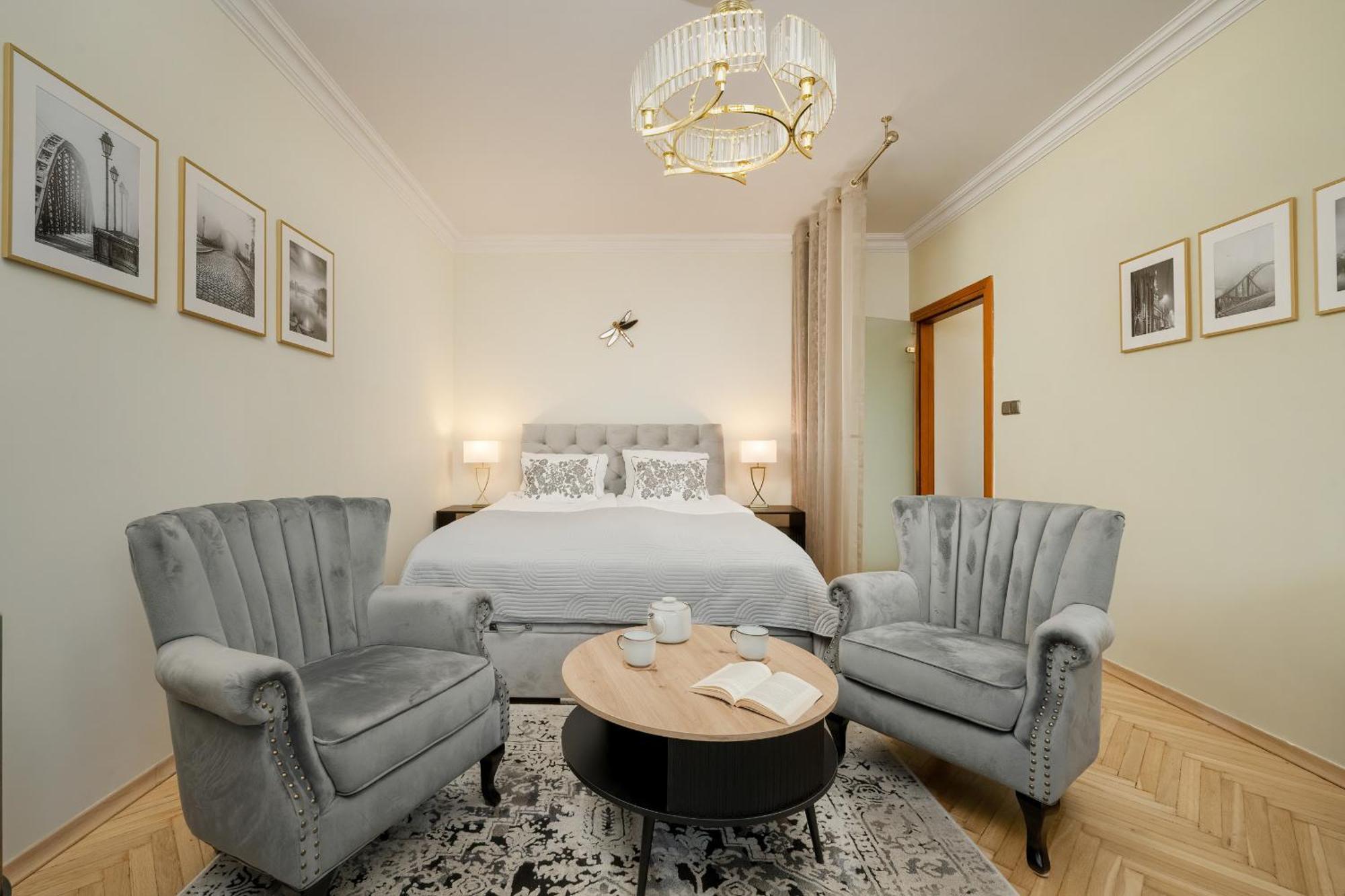 Przestronne Blisko Starego Miasta By Renters Apartmán Vratislav